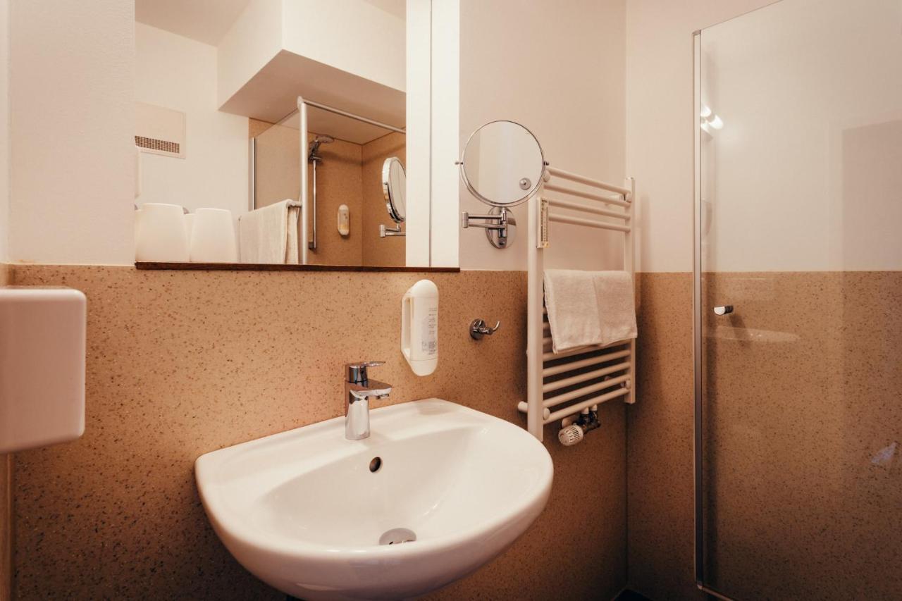 Hotel Adler Eichstatt Ngoại thất bức ảnh